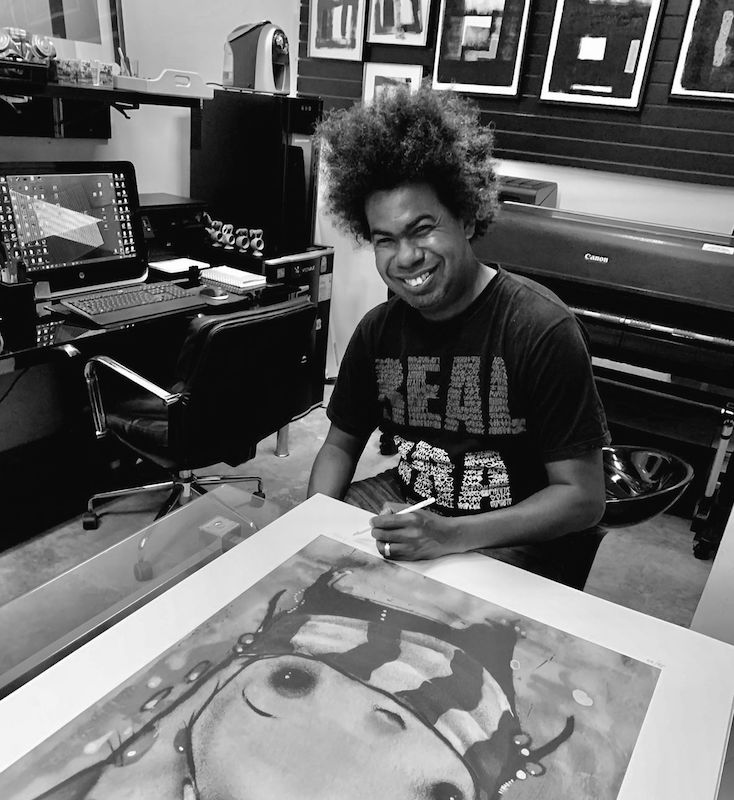 Artista assinando